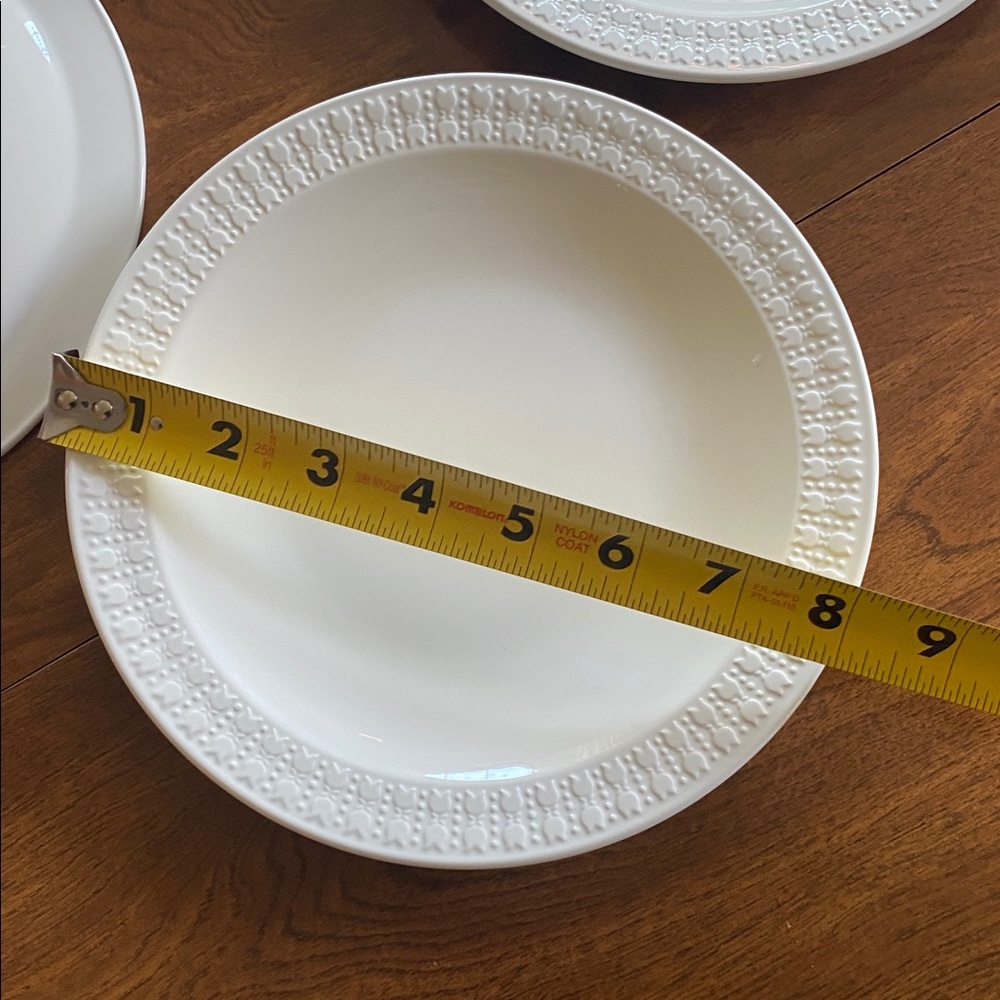 Four Corning Centura White Tulips Salad Plates - Picture 4 of 4